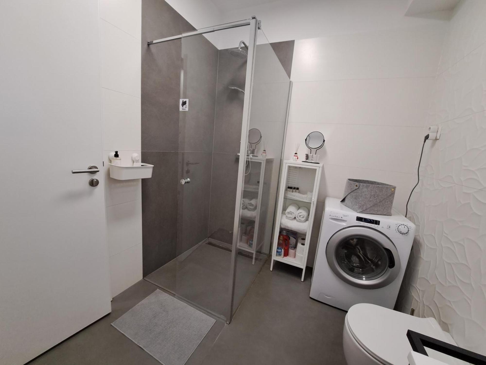 Stunning New Apartment With Free Parking Near City Centre ลูบลิยานา ภายนอก รูปภาพ
